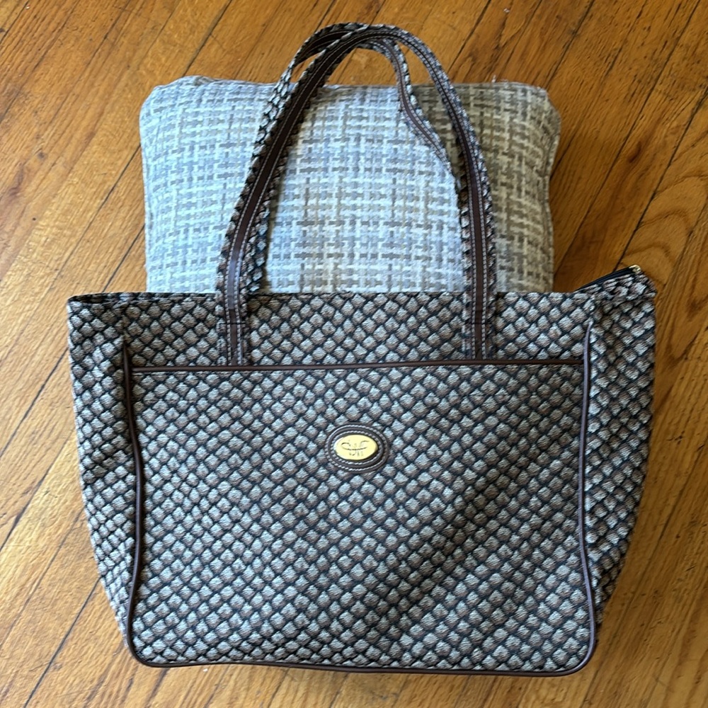 DVF Women’s canvas patterns tote organization travel bag purse, new